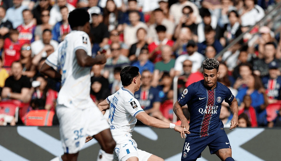 PSG draw 2-2 with Lorient; Ligue 1 title race moves to Lens